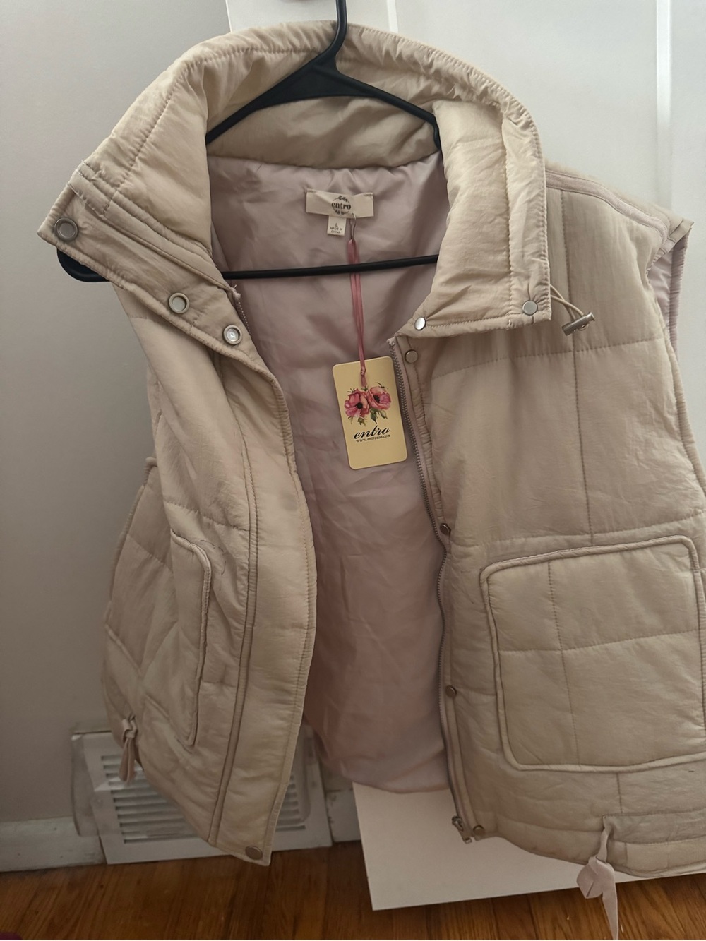 entro Women's Quilted Puffer Vest in Cream